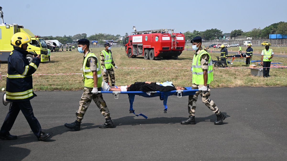 CISFHQrs's tweet image. Full-Scale Multi-Agency Emergency Exercise “Vayusuraksha” Conducted at Mumbai Airport.

A full-scale Aerodrome Emergency Exercise “Vayusuraksha” was conducted at Chhatrapati Shivaji Maharaj International Airport, #Mumbai on 27.11.2025. The simulated scenario involved an Aircraft…
