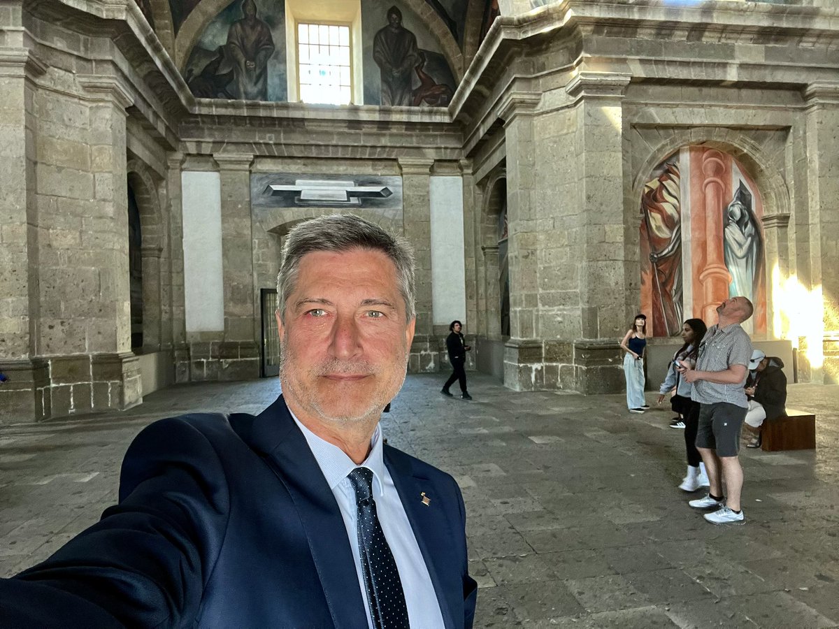 A punt per la inauguració d <a href="/FILGuadalajara/">FIL Guadalajara</a> avui hem gaudit d les exposicions que impulsa #Barcelona com a ciutat convidada a la Fira Internacional del Llibre, al <a href="/museocabanas/">Museo Cabañas</a> i al Museo de las Artes. Dones i lluites socials; Verdaguer, Rodoreda i Brossa, Art digital i molt més.