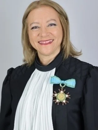 RafaelFontana's tweet image. Conheça a desembargadora Solange Salgado da Silva, nova entusiasta do Banco Master.

Solange faz parte da elite do judiciário, o poder ditatorial do Brasil.
Em janeiro, ela teve uma renda de R$ 93.000,00 às custas do pagador de impostos.
Solange soltou Vorcaro, ninguém entendeu.