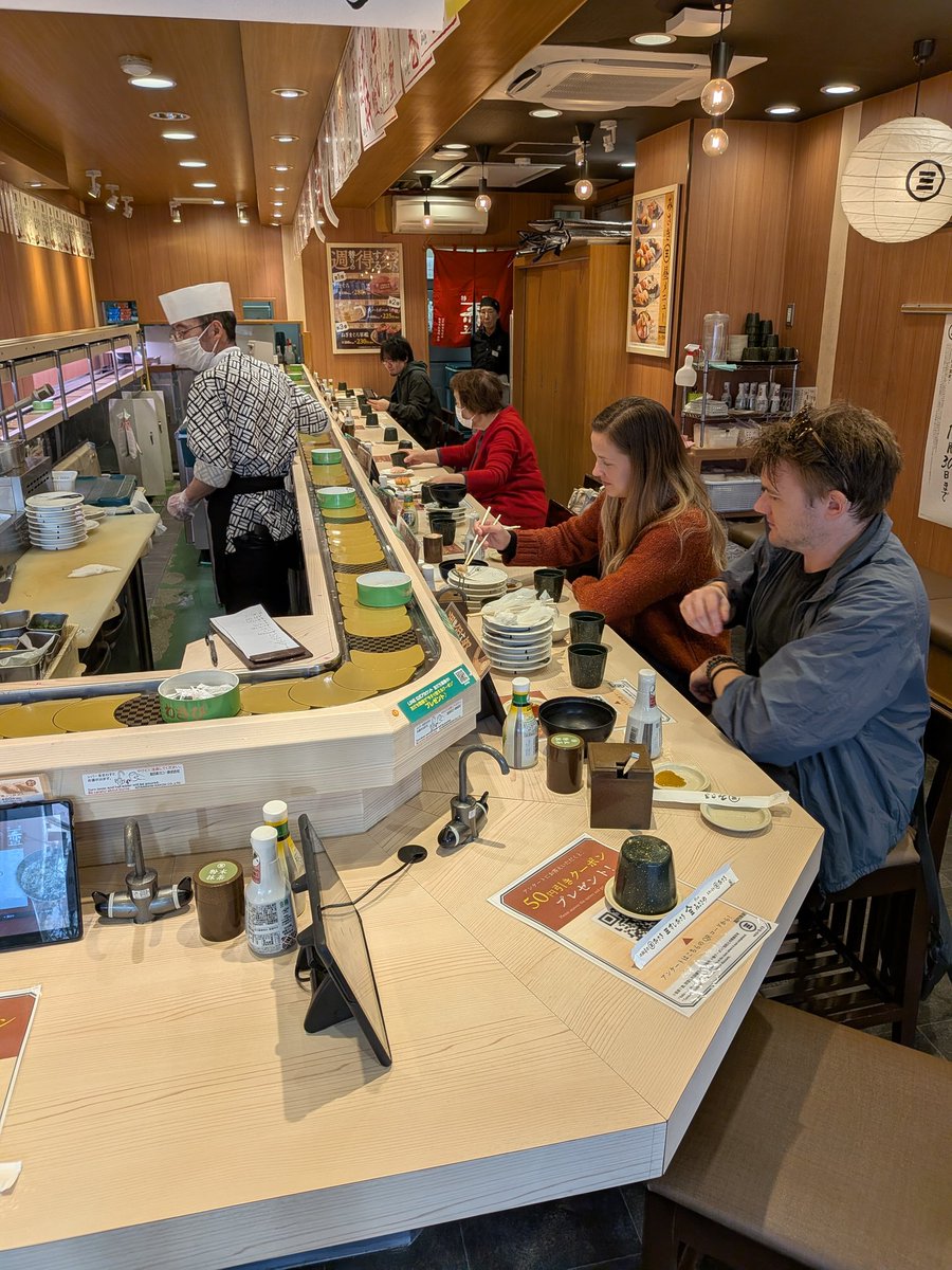 Vu que tout le monde semble être au Japon en ce moment, je trouve ça étonnamment calme, quasiment partout.
Mais tous l