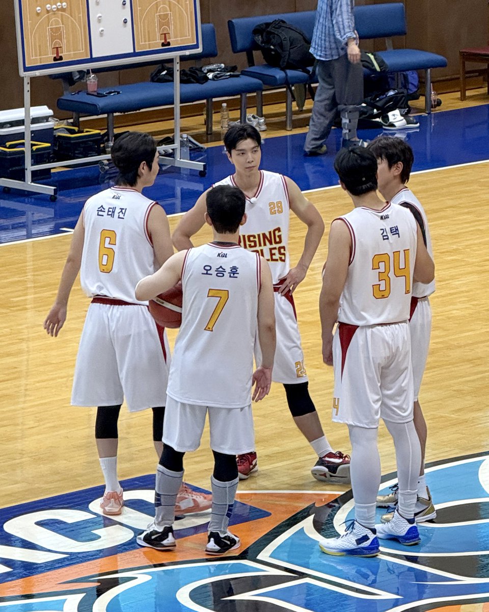 NCTsmtown's tweet image. 📺오늘 오후 5시 SBS ‘열혈농구단’에
#쟈니 가 출연합니다. 시즈니분들의 많은 관심과 사랑 부탁드립니다💚

#JOHNNY #열혈농구단
#NCT #NCT127