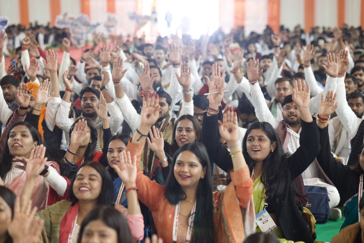 अखिल भारतीय विद्यार्थी परिषद के शिल्पकार यशवंतराव केलकर जी के जीवन पर आधारित यशवंत<a href="/100/">One Hundred</a> पुस्तक का विमोचन देहरादून में हो रहे 71वें राष्ट्रीय अधिवेशन में अभाविप के राष्ट्रीय अध्यक्ष प्रो. <a href="/Raghurajagrewa/">Raghuraj Kishore Tiwari</a> , राष्ट्रीय महामंत्री डॉ <a href="/DrVirendraSS/">Dr. Virendra Singh Solanki</a> , निवर्तमान राष्ट्रीय अध्यक्ष डॉ.