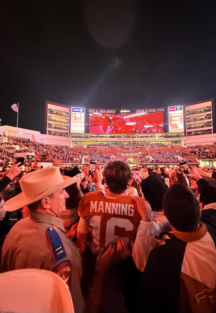 ChrisVannini's tweet image. The man of the moment.