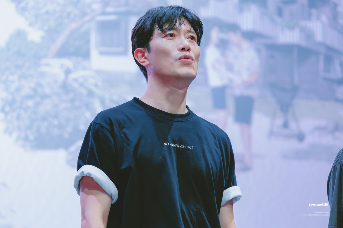 soongoldE's tweet photo. 251005 #어쩔수가없다 무대인사 월드타워 2주차 막관
´﹏`

#박희순 #ParkHeeSoon https://t.co/Ksgkt8kHNz