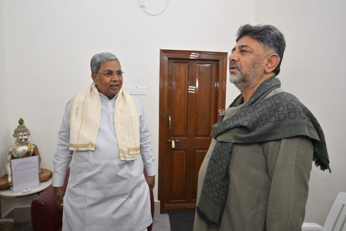 IEBengaluru's tweet image. #KarnatakaPolitics
#Siddaramaiah

#Karnataka @CMofKarnataka @siddaramaiah and Deputy CM @DKShivakumar are holding a breakfast meeting to resolve issues arising out of a demand by Shivakumar for the CM's post.