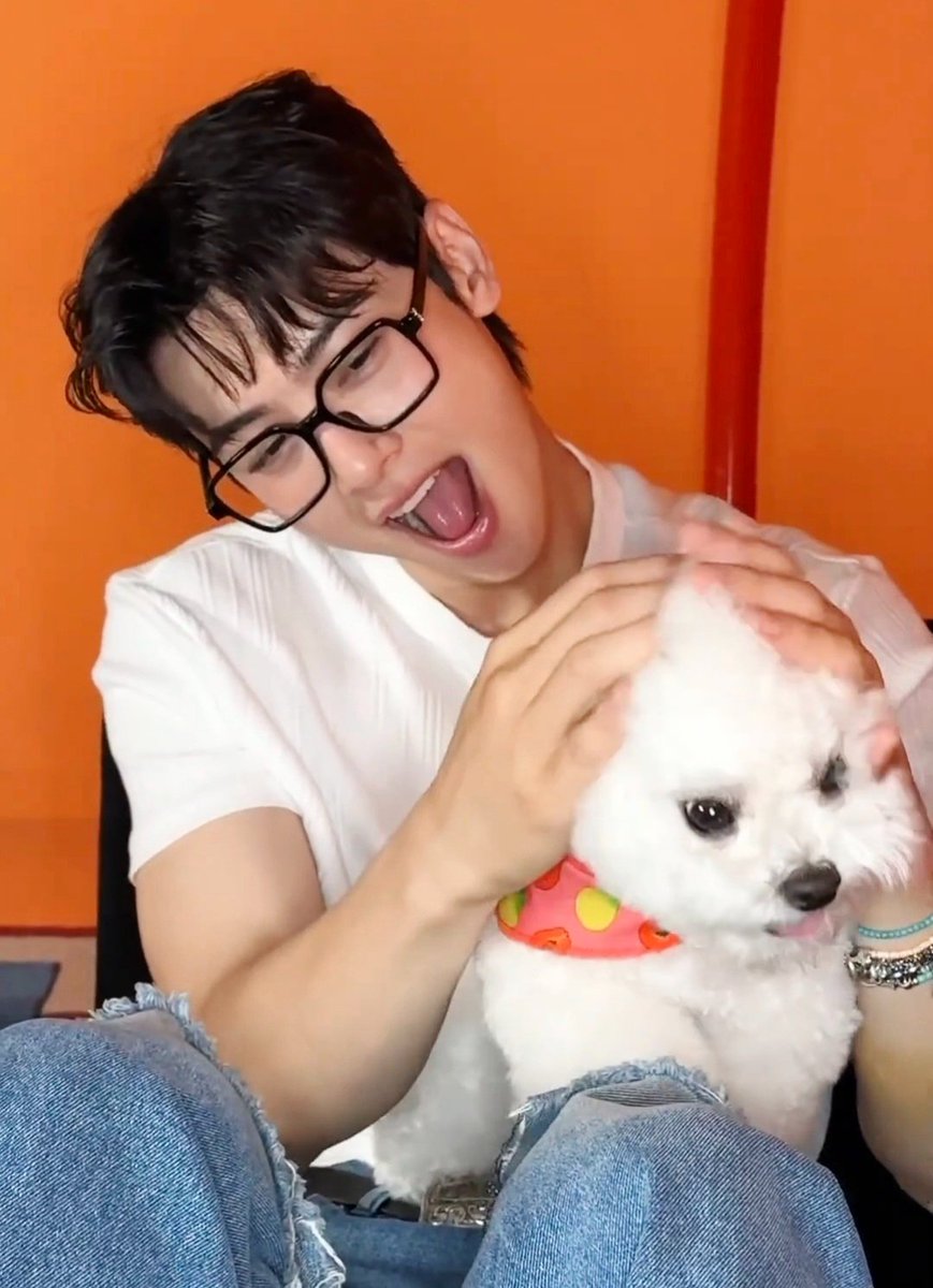 동미니 곰신 D-424🥿

동미나동미나 
동동공주랑 함께 뮤비 찍어줘서 로하들이
얼마나  더 행복한지 몰라😊
동동이 예뻐하는 네 모습은 더 사랑스럽다🧡
오빠랑 촬영하는 동안 얌전히 있는게 기특해
동동커플 보고 있으면 잔잔한 마음속에 피는
행복함이 있어~ 동동이 출연시켜준 으누 고맙다

오늘도