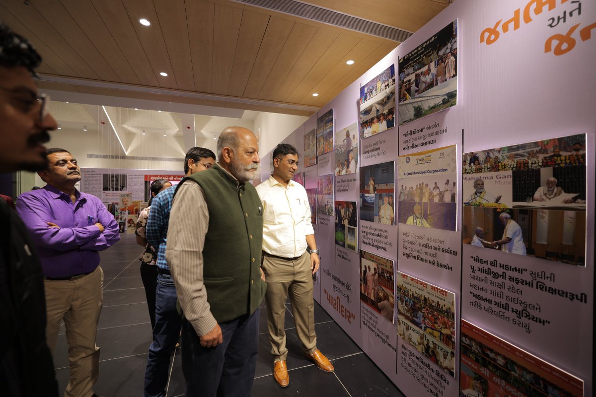 SujanChinoy's tweet image. Visited the &quot;Rising #Rajkot &quot; exhibition 25 Nov at Race Course Art Gallery with RMC @TusharSumeraIAS -A Journey From Pre-Independence Roots to a Modern Smart City-A 400-Year Chronicle Now on Display&quot;. Gallery 3: PM Modi’s Connect With Rajkot, where he began his political journey.