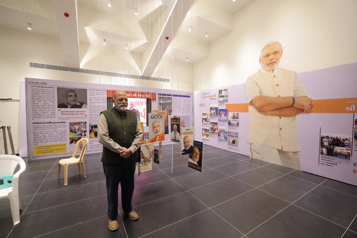 SujanChinoy's tweet image. Visited the &quot;Rising #Rajkot &quot; exhibition 25 Nov at Race Course Art Gallery with RMC @TusharSumeraIAS -A Journey From Pre-Independence Roots to a Modern Smart City-A 400-Year Chronicle Now on Display&quot;. Gallery 3: PM Modi’s Connect With Rajkot, where he began his political journey.