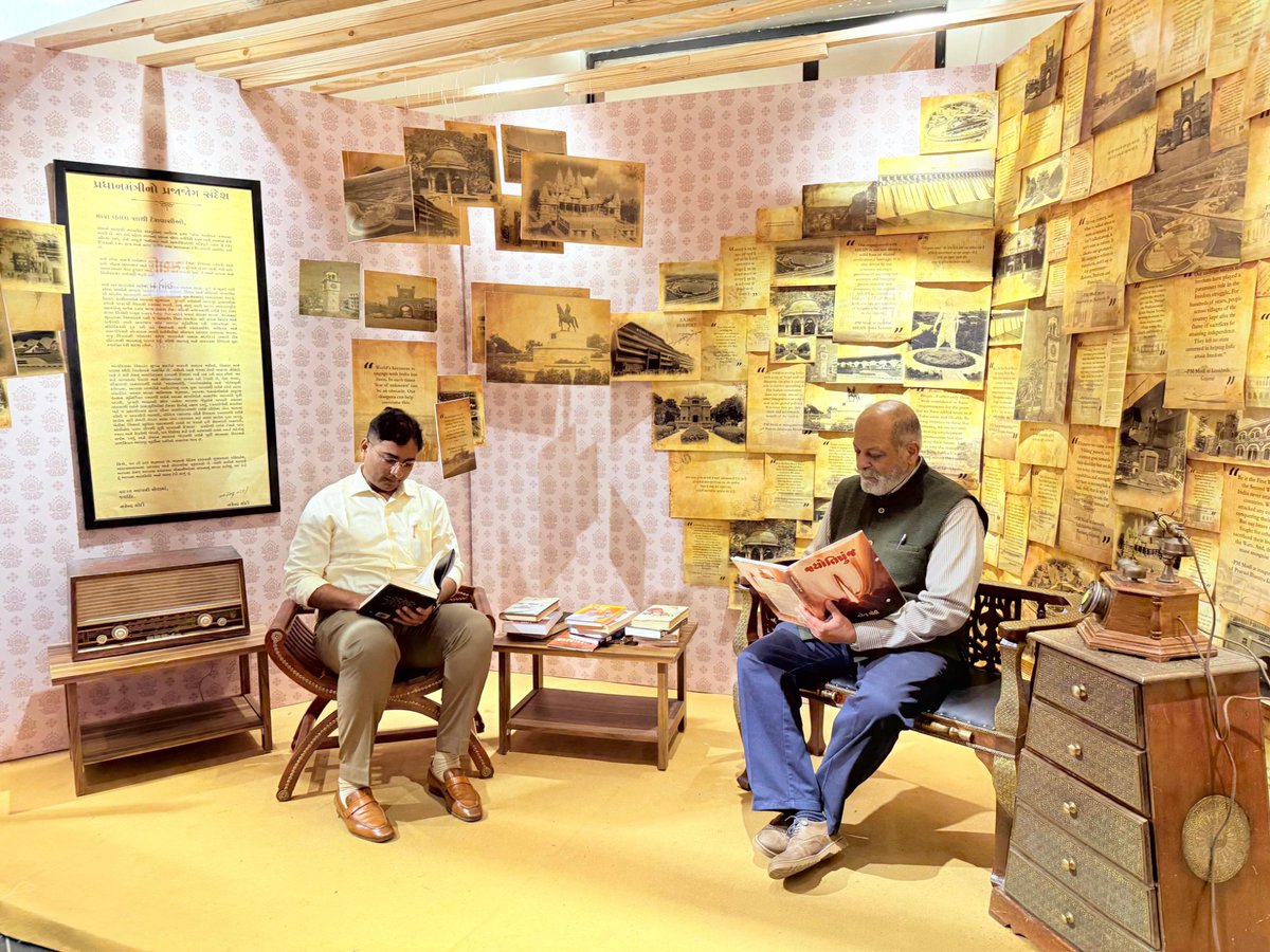 SujanChinoy's tweet image. Visited the &quot;Rising #Rajkot &quot; exhibition 25 Nov at Race Course Art Gallery with RMC @TusharSumeraIAS -A Journey From Pre-Independence Roots to a Modern Smart City-A 400-Year Chronicle Now on Display&quot;. Gallery 3: PM Modi’s Connect With Rajkot, where he began his political journey.