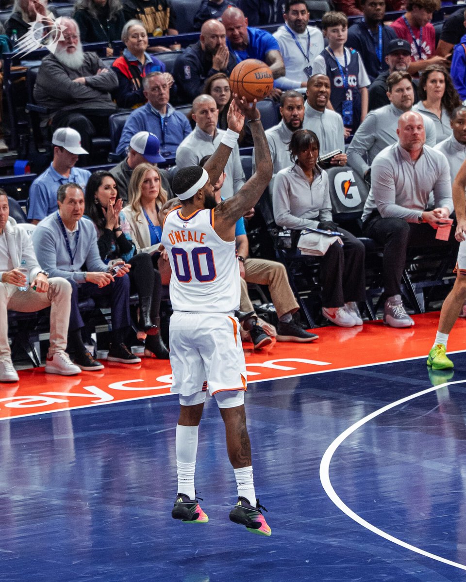 Royce draining a couple late-game triples 👌👌