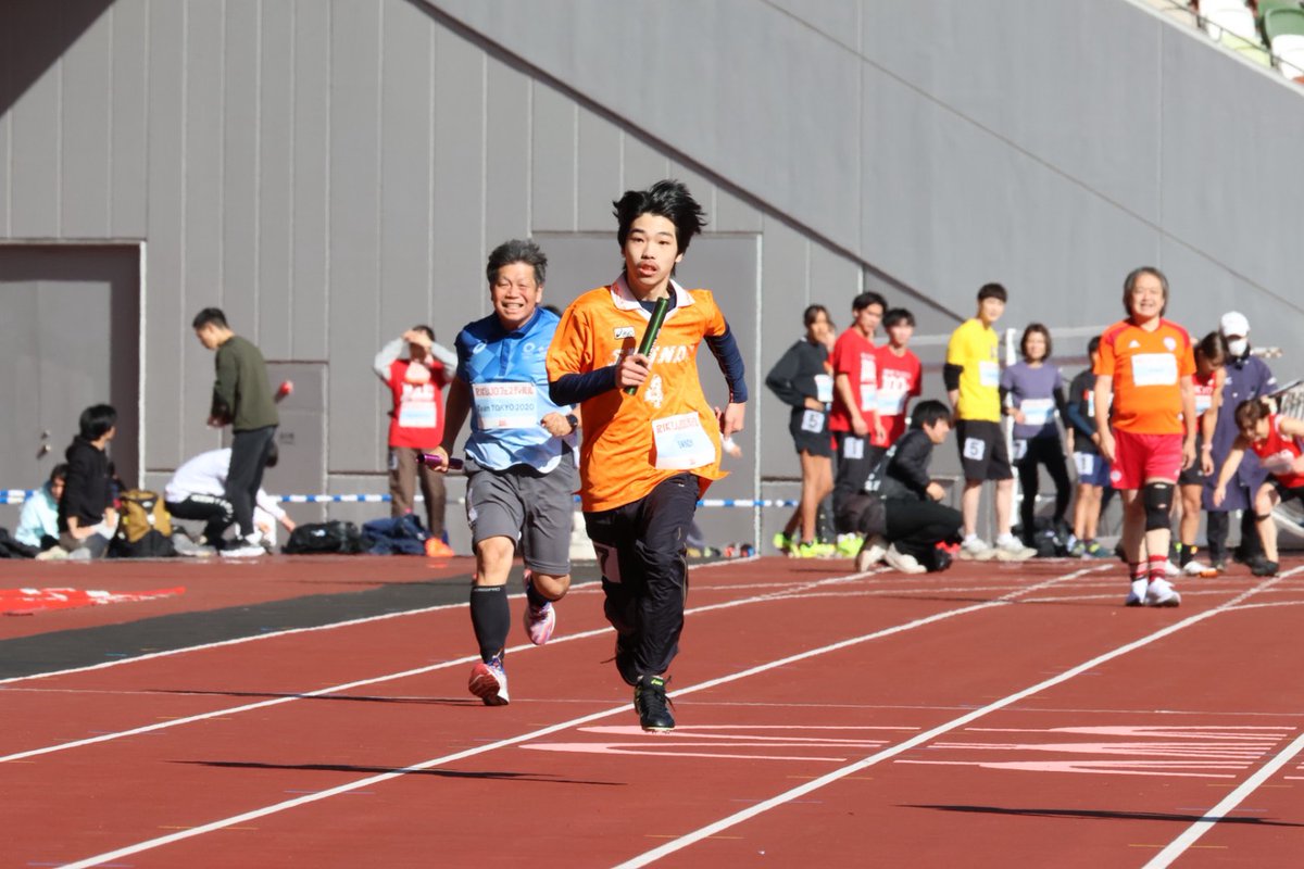 jaaf_official's tweet photo. 【#RIKUJOフェスティバル】
/／
ミニリレフェス
誰でもチャレンジリレー 7組 結果
\＼

1着 SAPIO SC　46秒90
2着 チーム高橋(仮)　50秒10
3着 チーム恵美子～川崎橘高校OB～　53秒22
4着 JMDC チームしばいぬ　55秒92
5着 100m走るなんて狂ってるぜ！　1分02秒52
6着 SWINDY　1分02秒90
7着 Team TOKYO 2020　1分06秒50
8着 神奈川県陸協　1分09秒64
9着 エイジレス・ウーマン４　1分18秒04

══════════════════
#国立競技場🏟で開催✨
#RIKUJOフェスティバル 
入場無料‼️（スタンド観覧）
14:15～ 第2部は 🌸#陸連アワード🌸
https://t.co/B0NrAEyVMl
══════════════════
#JAAF #RIKUJO #100周年