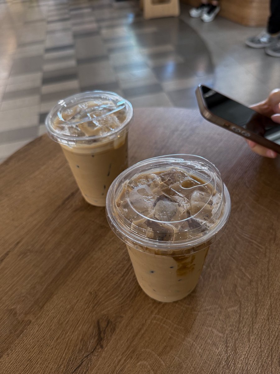 taaa_iv's tweet photo. 🌷✨🥤 https://t.co/ZtYGL9VnbB