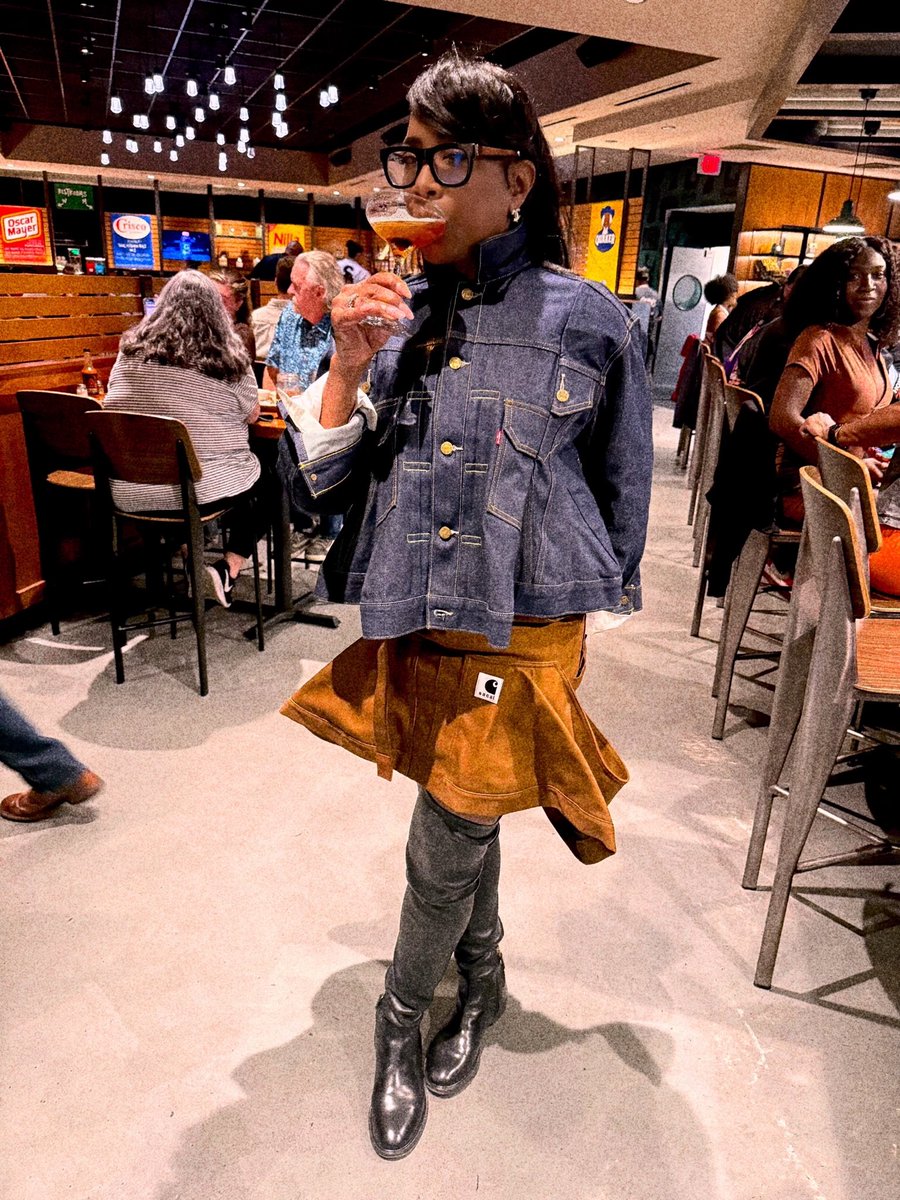 TheCoachDWill's tweet photo. Just copped that Sacai x Carhartt WIP collab jacket โ the Detroit-puffer hybrid is straight fire, blending workwear grit, oversized Japanese edge. 19-piece drop slaps for FW25 Now hitting Crypto After Fixes Soul food #SacaiCarhartt #CryptoEats #SoulFoodTherapy https://t.co/8omddUBj9y