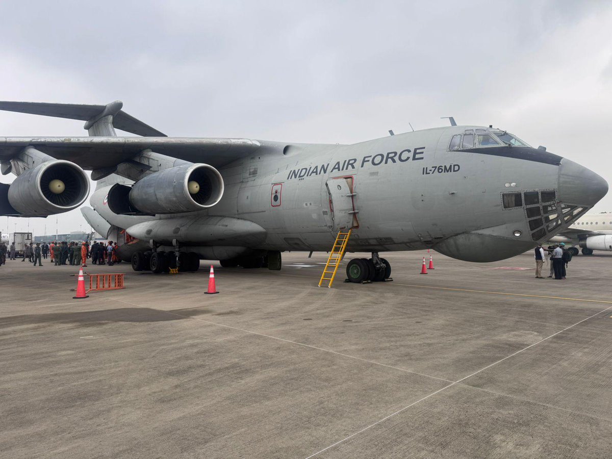 sidhant's tweet image. India sends Indian Air Force C-130, IL-76 to Sri Lanka with 21 tonnes of relief material along with over 80 NDRF personnel &amp;amp; 8 Tonnes of equipment to Colombo to deal with the aftermath of massive flooding.