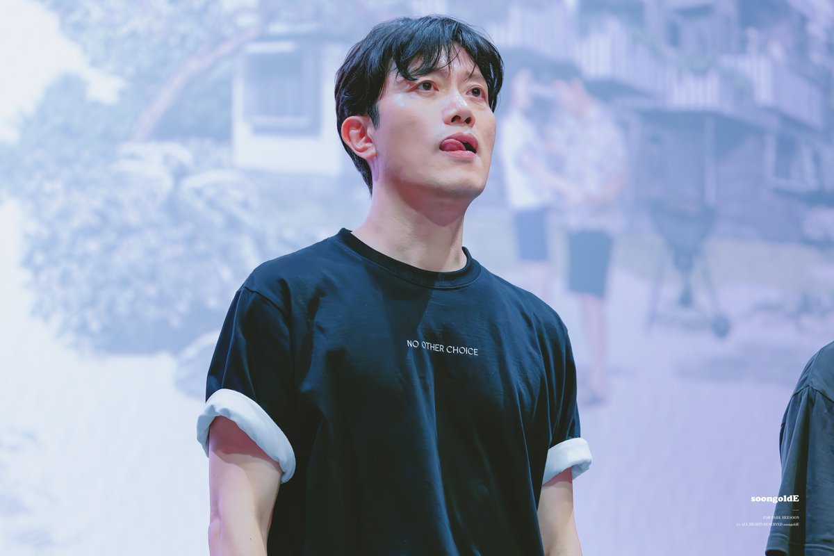 soongoldE's tweet photo. 251005 #어쩔수가없다 무대인사 월드타워 2주차 막관
😋

#박희순 #ParkHeeSoon https://t.co/fpfm72ioYg