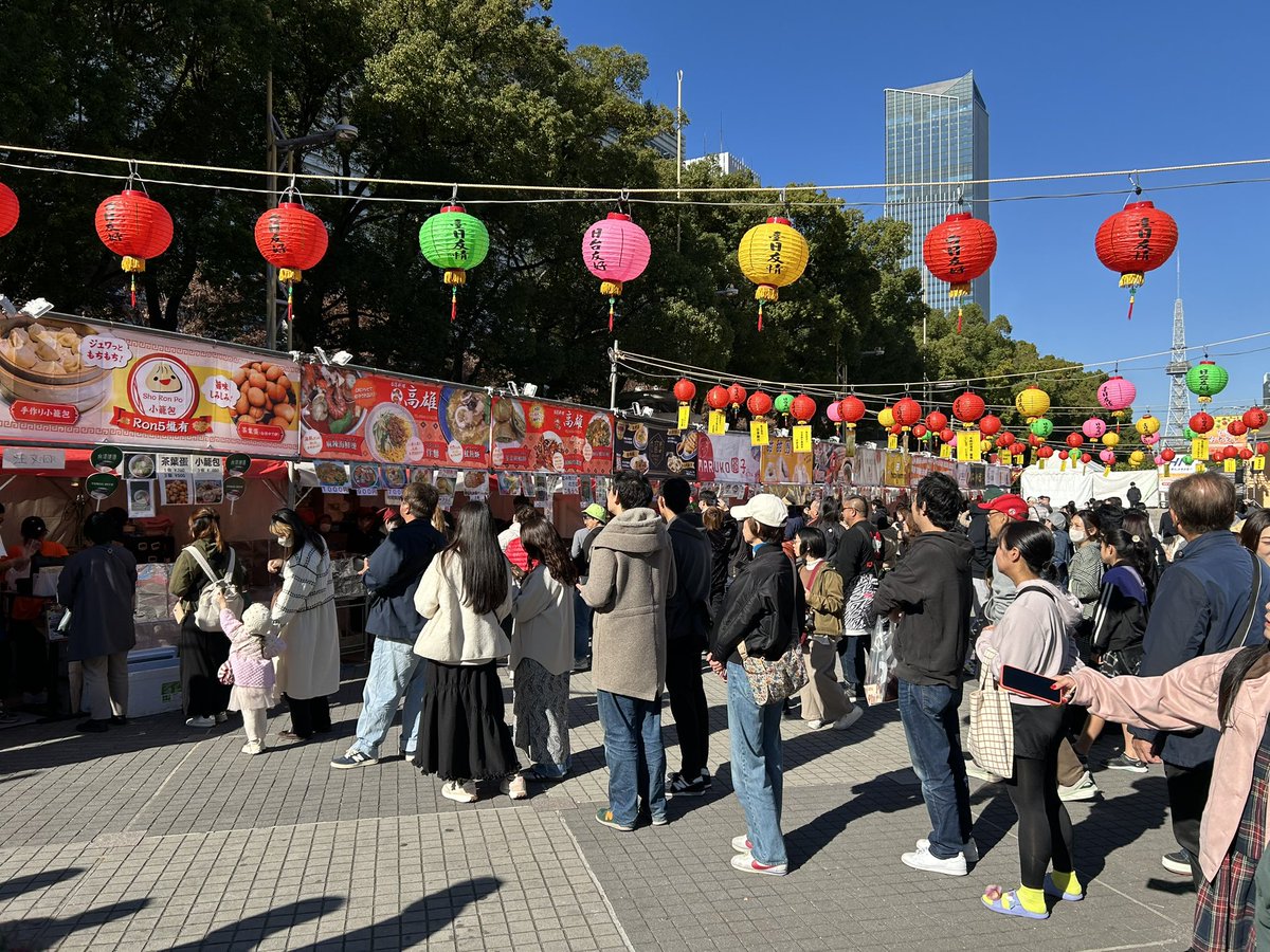 久屋大通公園で台湾夜市をやっていました。凄い人でギブアップ！(T . T)