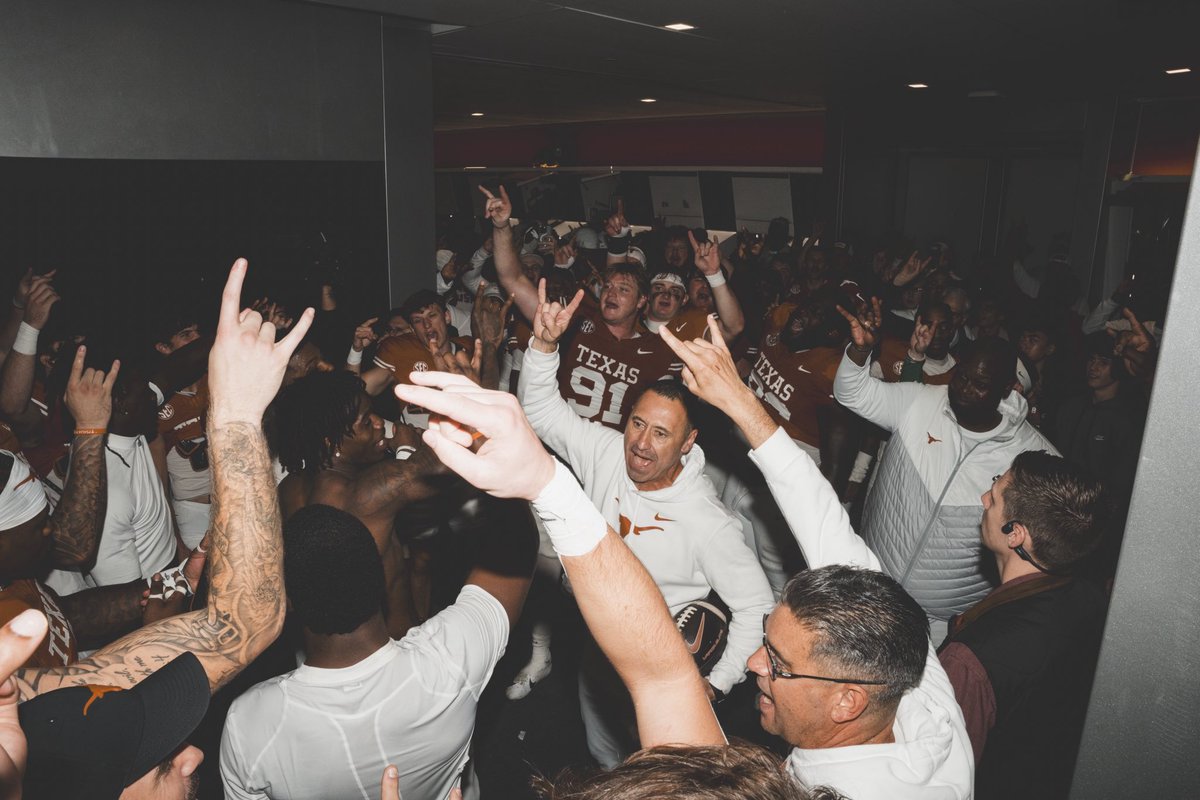 TexasFootball's tweet photo. All Texas 🤘 https://t.co/7XWQGlrwms