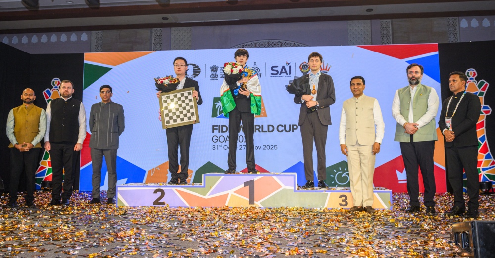 ChinaSpox_India's tweet image. 🌟 FIDE World Cup in Goa: China’s Wei Yi wins silver!

 India’s chess revolution shines: Gukesh, Praggnanandhaa, Arjun Erigaisi, Nihal Sarin… the list keeps growing!

Two nations, one shared passion. 
Wei Yi says Indian players motivate him most. ♟️✨

#FIDEWorldCup