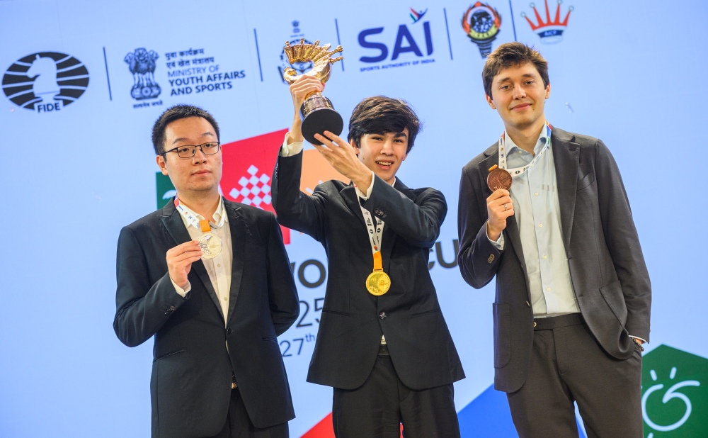 ChinaSpox_India's tweet image. 🌟 FIDE World Cup in Goa: China’s Wei Yi wins silver!

 India’s chess revolution shines: Gukesh, Praggnanandhaa, Arjun Erigaisi, Nihal Sarin… the list keeps growing!

Two nations, one shared passion. 
Wei Yi says Indian players motivate him most. ♟️✨

#FIDEWorldCup