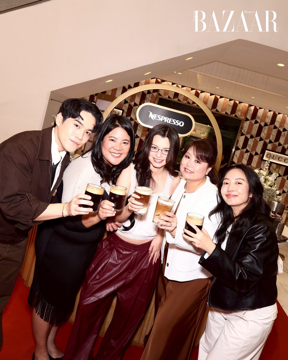 bazaarthailand's tweet image. สัมผัสช่วงเวลาแห่งความสุขตามประสาคนรักกาแฟที่ Nespresso Coffee Bar ใน Harper’s BAZAAR Lounge ชั้น M เอ็มโพเรียม ด้วยเมนูกาแฟที่ออกแบบอย่างพิถีพิถันจากแคปซูลใหม่ Magic in the Making ผ่านเครื่อง VERTUO แวะมาชิมกันได้ตั้งแต่วันที่ 28 พ.ย.-2 ธ.ค. นี้

#nespressoth
#BAZAARThailand