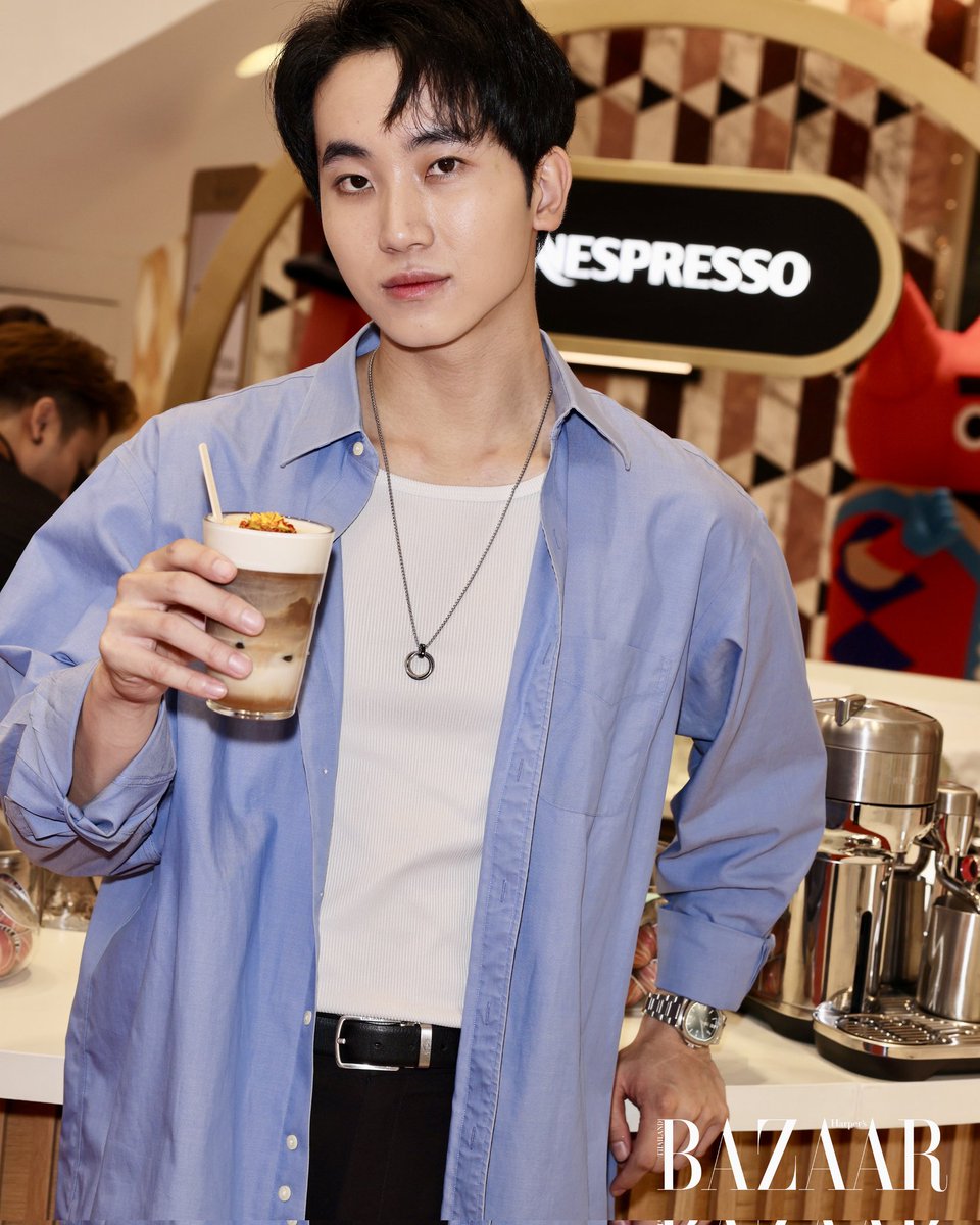 bazaarthailand's tweet image. สัมผัสช่วงเวลาแห่งความสุขตามประสาคนรักกาแฟที่ Nespresso Coffee Bar ใน Harper’s BAZAAR Lounge ชั้น M เอ็มโพเรียม ด้วยเมนูกาแฟที่ออกแบบอย่างพิถีพิถันจากแคปซูลใหม่ Magic in the Making ผ่านเครื่อง VERTUO แวะมาชิมกันได้ตั้งแต่วันที่ 28 พ.ย.-2 ธ.ค. นี้

#nespressoth
#BAZAARThailand