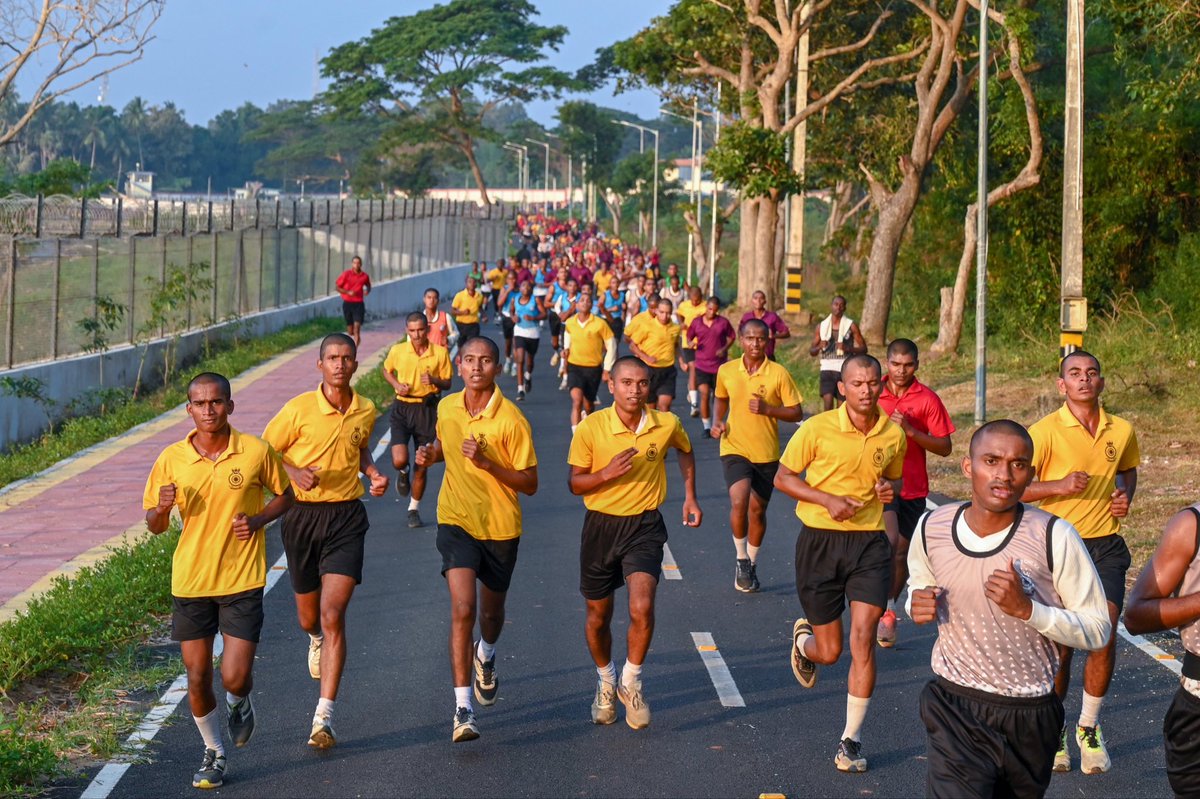 IN_Chilka's tweet image. 🏃‍♀️“High Josh, Higher Spirits!”🏃‍♂️

The Inter-Divisional #CrossCountry for Batch 02/25 at #INSChilka showcased extraordinary #endurance, #teamwork, and #determination as 2,608 Agniveers participated with remarkable zeal and unmatched energy, powering through the course with