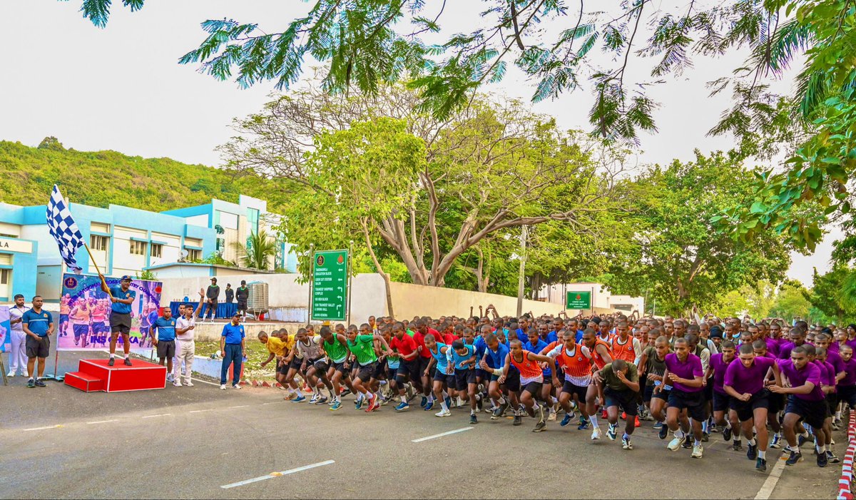 IN_Chilka's tweet image. 🏃‍♀️“High Josh, Higher Spirits!”🏃‍♂️

The Inter-Divisional #CrossCountry for Batch 02/25 at #INSChilka showcased extraordinary #endurance, #teamwork, and #determination as 2,608 Agniveers participated with remarkable zeal and unmatched energy, powering through the course with