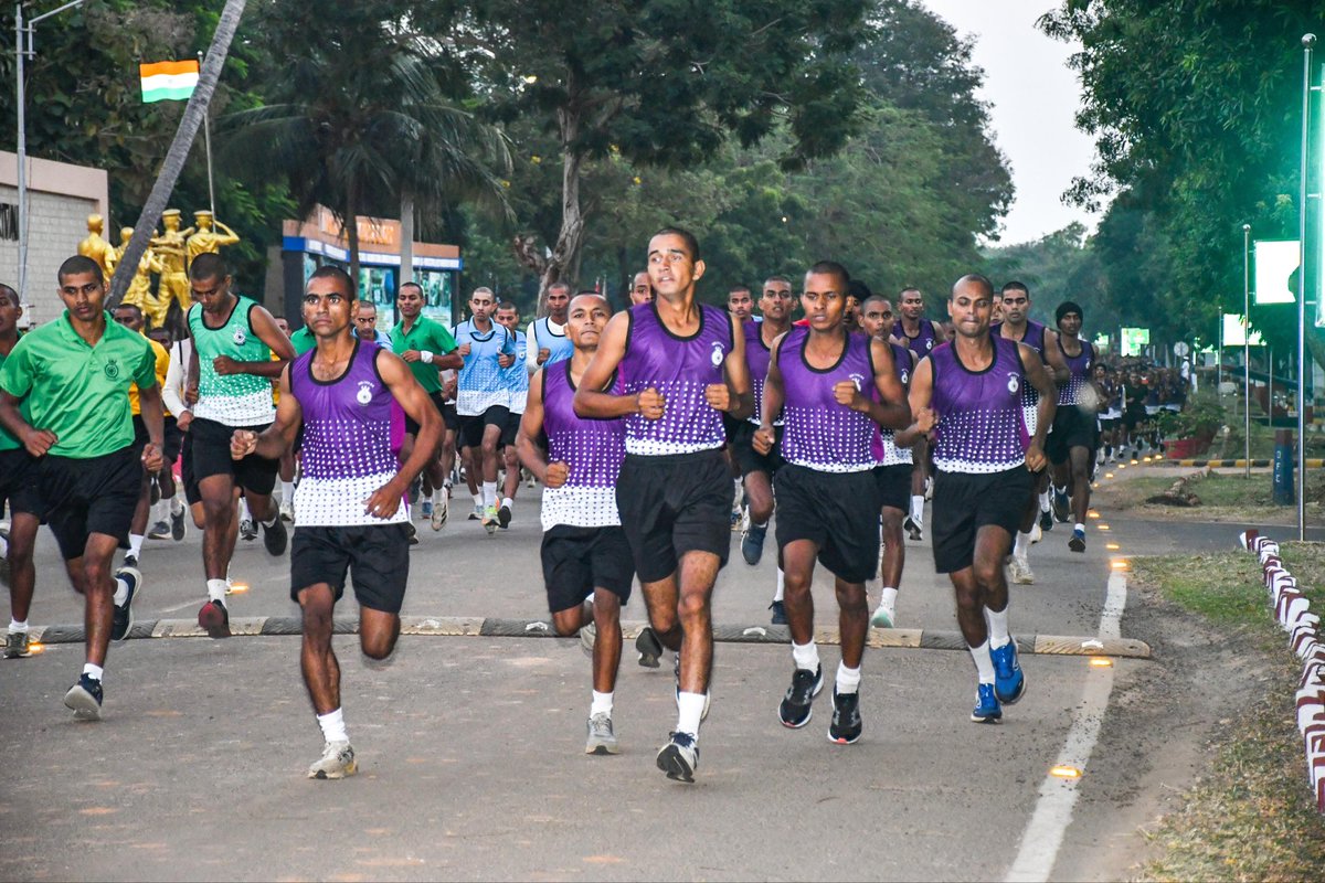 IN_Chilka's tweet image. 🏃‍♀️“High Josh, Higher Spirits!”🏃‍♂️

The Inter-Divisional #CrossCountry for Batch 02/25 at #INSChilka showcased extraordinary #endurance, #teamwork, and #determination as 2,608 Agniveers participated with remarkable zeal and unmatched energy, powering through the course with
