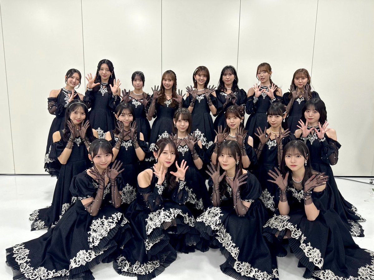 SMR_info's tweet image. ／
#日向坂46
#ベストアーティスト2025 出演しました📺✨
＼ 

「#お願いバッハ」を披露🎶🩷
オフショットもチェック📷💫

🎬 Music Video
youtu.be/XYTjRxWe9Jc

🎧ST＆DL
hinatazaka46.lnk.to/Onegaibach_SE

#日向坂46_お願いバッハ
@musicday_ntv
@hinatazaka46