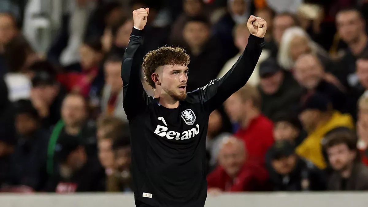 gianboni14's tweet photo. INFORMACIÓN ℹ️ 
Según medios ingleses 🏴󠁧󠁢󠁥󠁮󠁧󠁿, el Aston Villa tendrá que pagar los €40 millones por Harvey Elliott si llega a 10 partidos. Su adaptación es lenta, pero probablemente cumplirá la cláusula. Aunque no es titular, lo ven como una inversión a futuro.
#AstonVilla #AVFC https://t.co/kmkM7PckX1