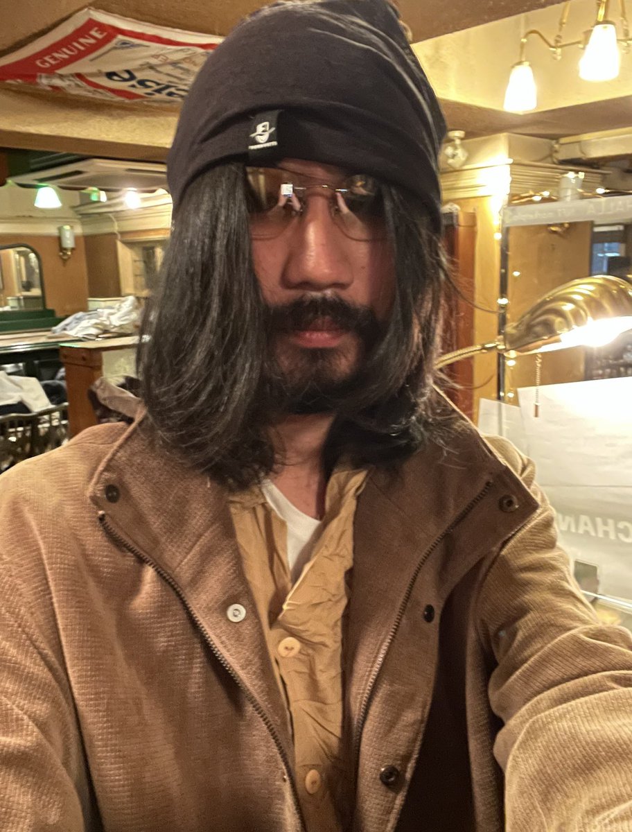 ishizaka_s's tweet image. 数年前、少女からバトンを買い取ったのは私です！
某親族から、とにかく怪しい格好で来てくれ！と言われ、関内に向かいました。
ちなみにこのバトンは本当に一本しか有りません。