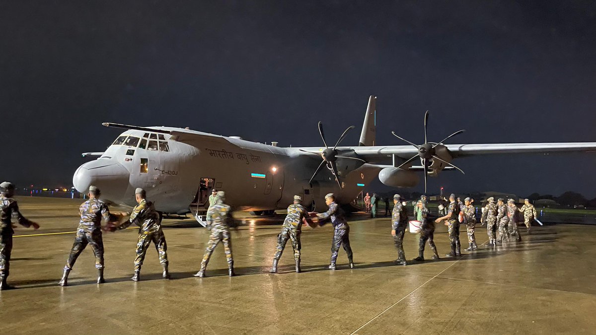 Defencematrix1's tweet image. BREAKING: India has swiftly launched Operation Sagar Bandhu to support Sri Lanka after Cyclone Ditwah’s devastation

The IAF deployed a C-130 &amp;amp; IL-76 from Hindon on the night of 28/29 Nov 2025, airlifting 21 tonnes of relief material, 80+ NDRF personnel, and 8 tonnes of equipment…