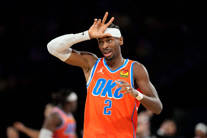 twowayshai's tweet image. Shai Gilgeous-Alexander tonight

37 PTS
3 REB
8 AST
1 STL
67.3 TS%

15 PTS on 104 TS% in the 4th‼️

NBA Cup MVP and CPOTY🔜