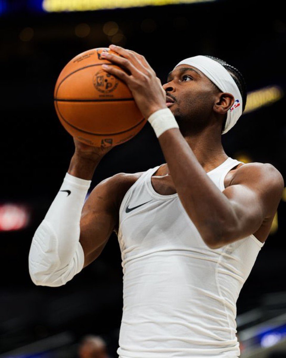 SkyedOKC's tweet image. Shai Gilgeous-Alexander in the WIN against the Phoenix Suns:

• 37 points
• 3 rebounds 
• 8 assists
• 1 steal
• 67.3 TS% 

MVP &amp;amp; CPOTY.