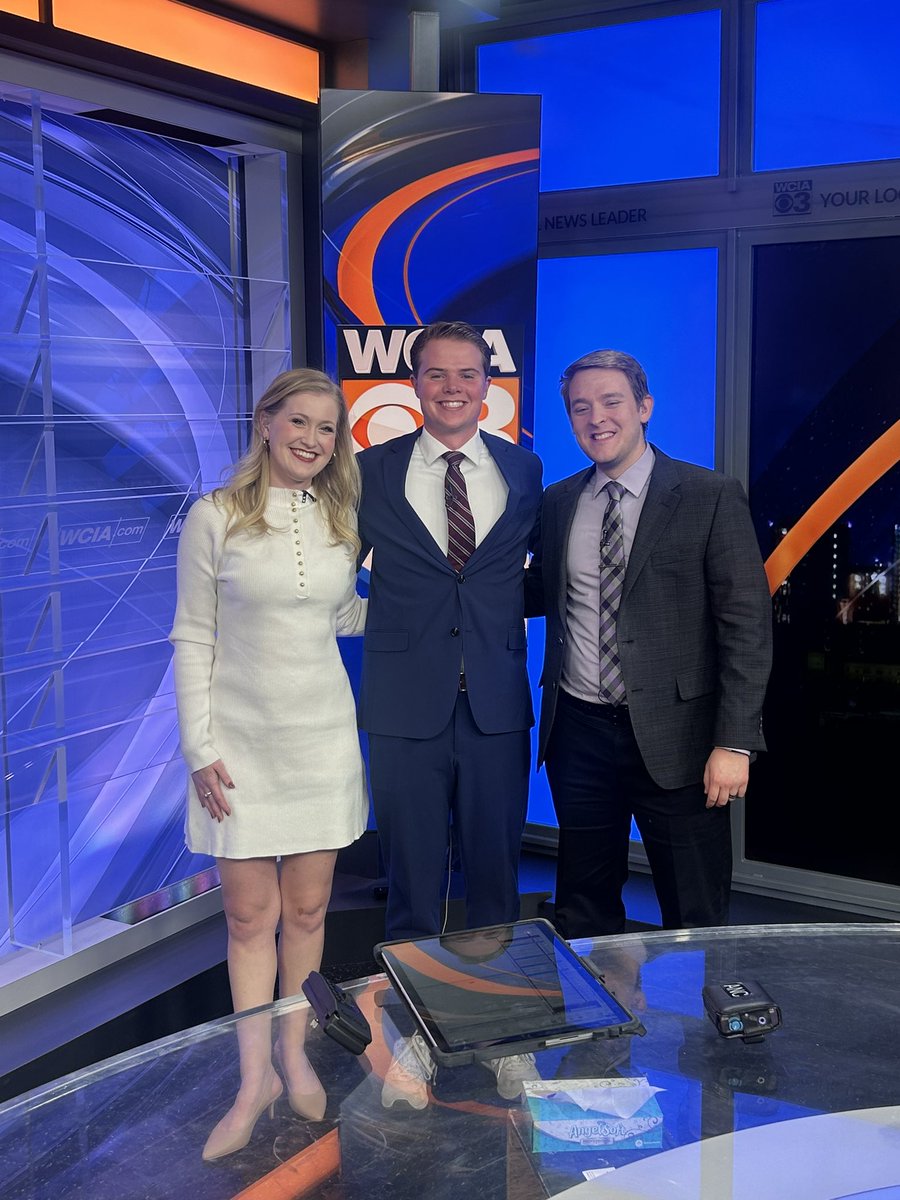 courtneylaynebr's tweet image. Holiday weekend means we got to have TWO anchor desk debuts for some of our rookie reporters! @_peterhanson and Katie did so well in their first time anchoring at WCIA and I can't wait to see them continue to grow here