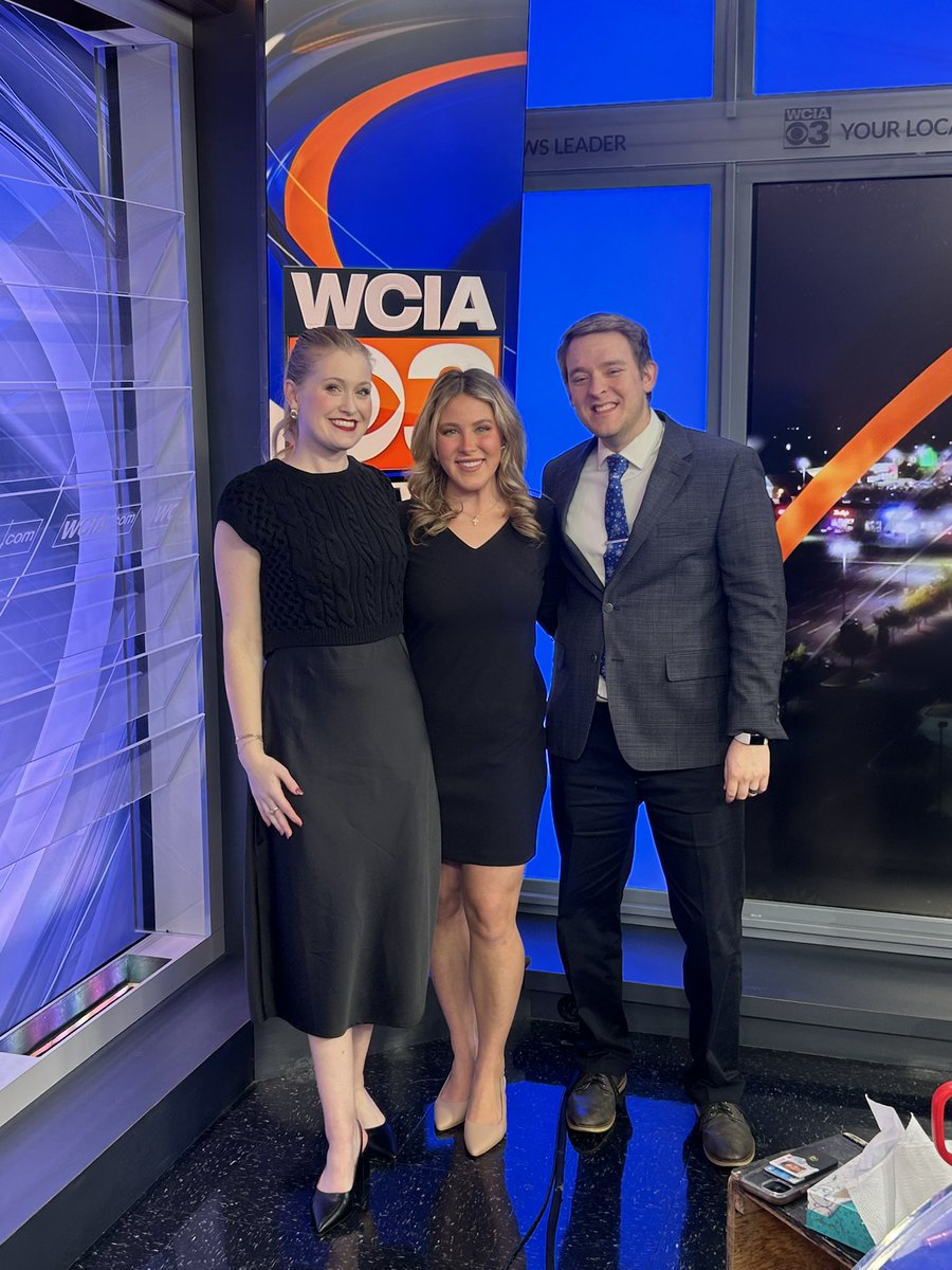 courtneylaynebr's tweet image. Holiday weekend means we got to have TWO anchor desk debuts for some of our rookie reporters! @_peterhanson and Katie did so well in their first time anchoring at WCIA and I can't wait to see them continue to grow here