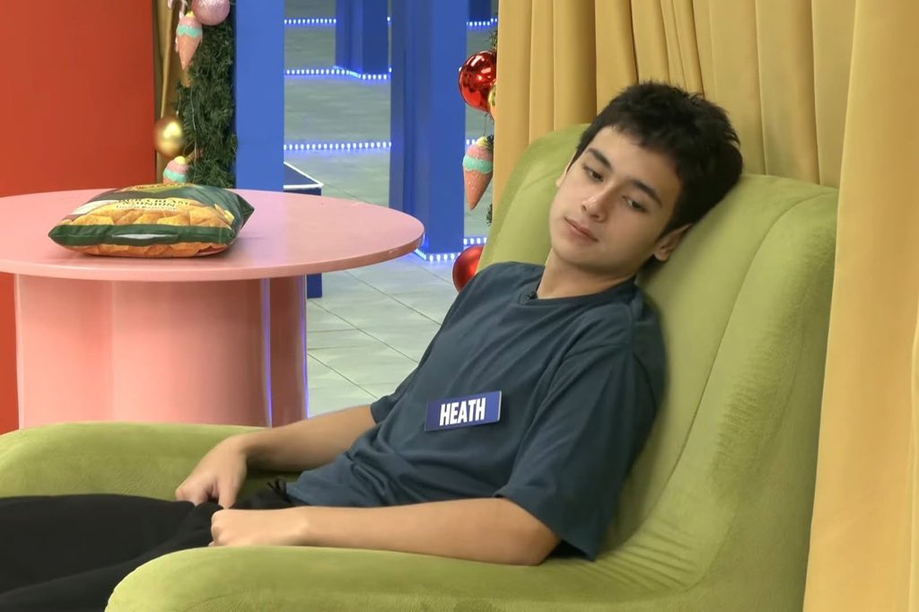 TeamHeathOfc's tweet image. Hindi ko mabilang if ilang beses akong umiyak when I saw this one.

He thinks he has no fans outside.
He thinks he will be the one evicted.

Pero nung tinanong siya ng mga housemate bakit kailangan nilang mag-stay:

Ang tanging sinabi niya ay sana sapat na yung pakikisama na…