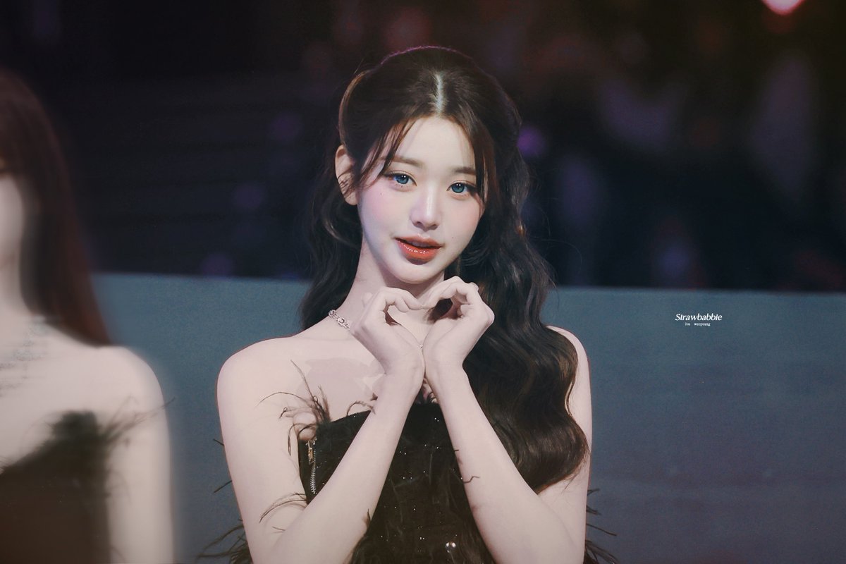 Strawbabbie_wy's tweet photo. 251128 MAMA 

👸🏻🫶🏻💘💕✨

#아이브 #IVE #장원영 #JANGWONYOUNG #원영 #WONYOUNG #ウォニョン @IVE_twt https://t.co/FcZTmy1xzM