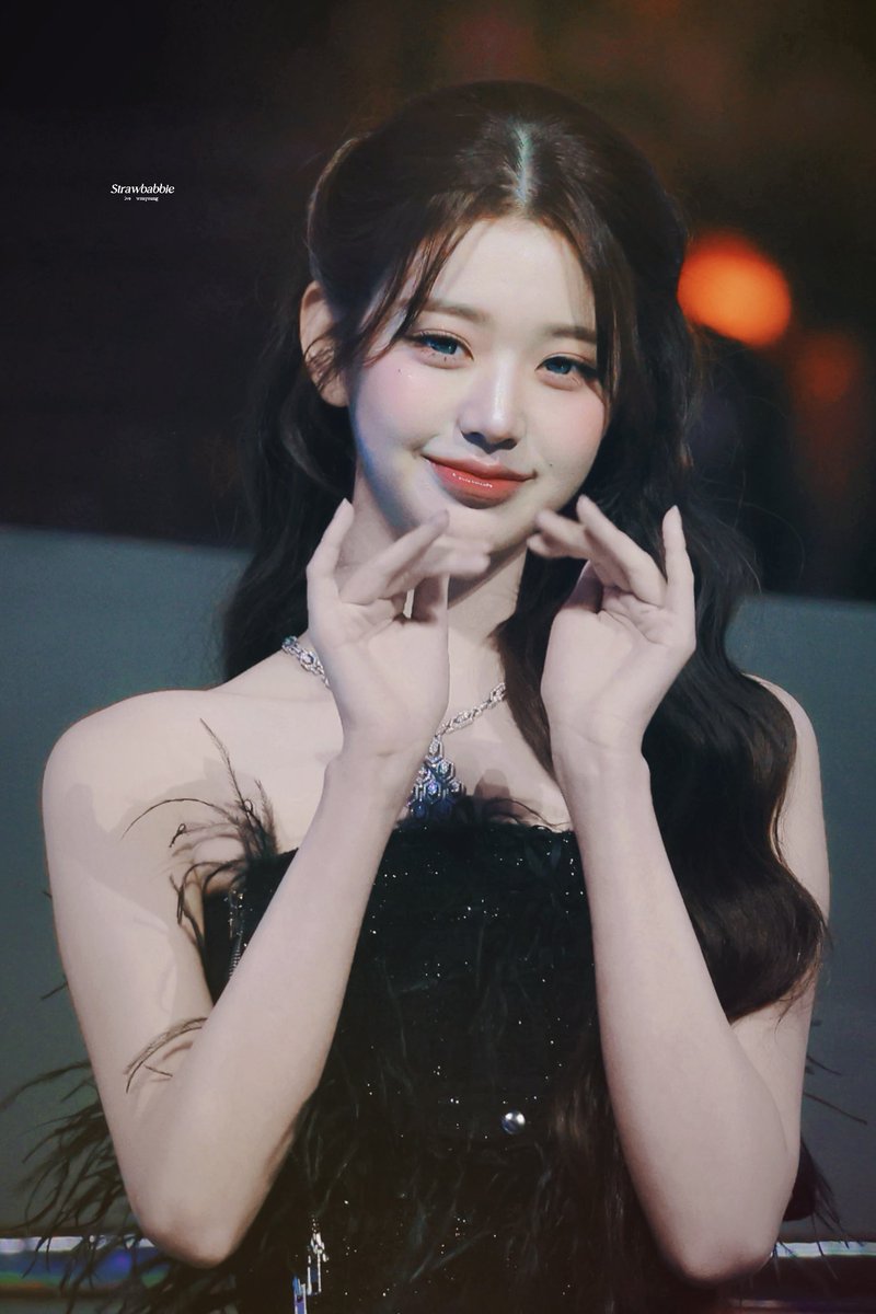Strawbabbie_wy's tweet photo. 251128 MAMA 

👸🏻🫶🏻💘💕✨

#아이브 #IVE #장원영 #JANGWONYOUNG #원영 #WONYOUNG #ウォニョン @IVE_twt https://t.co/FcZTmy1xzM