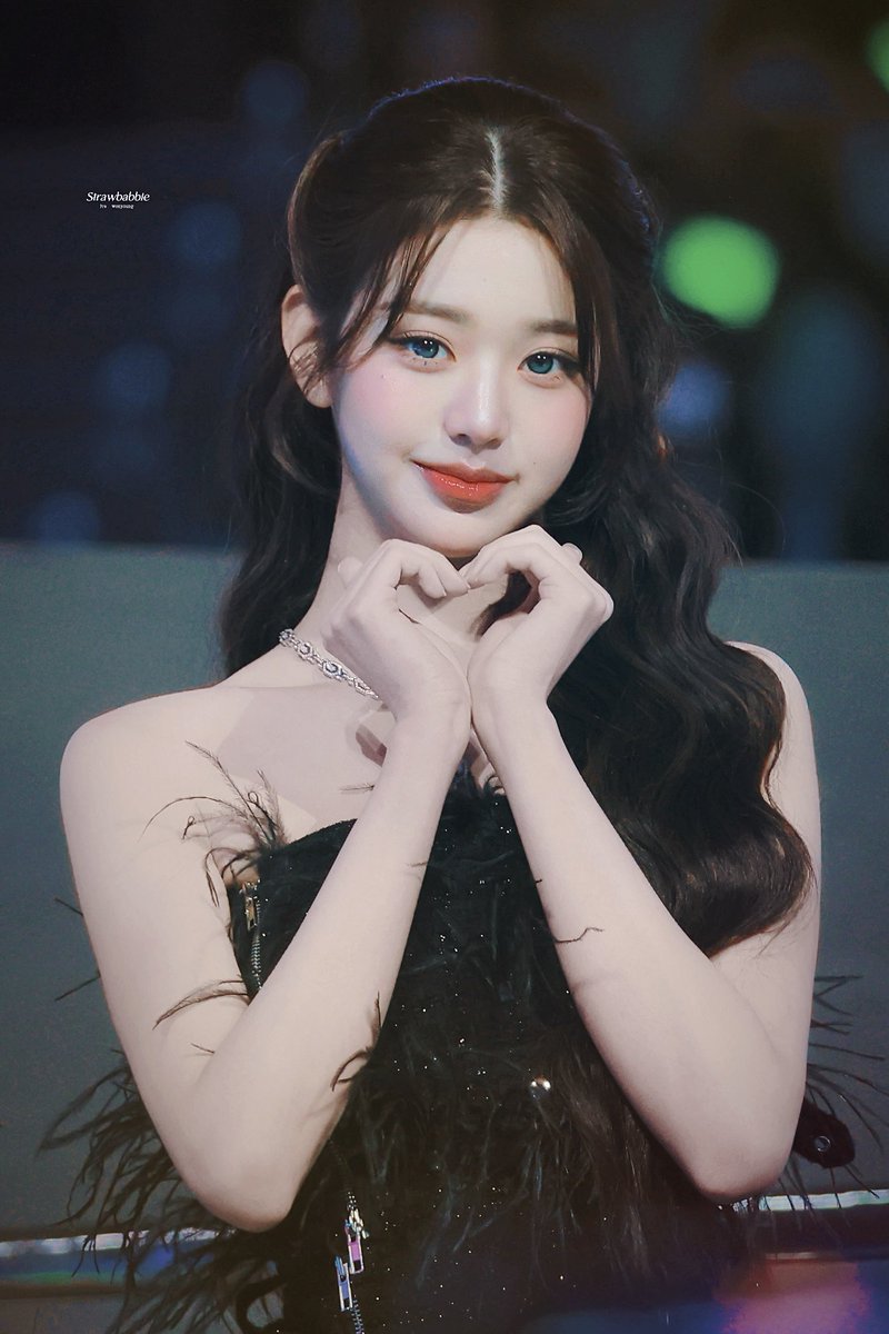 Strawbabbie_wy's tweet photo. 251128 MAMA 

👸🏻🫶🏻💘💕✨

#아이브 #IVE #장원영 #JANGWONYOUNG #원영 #WONYOUNG #ウォニョン @IVE_twt https://t.co/FcZTmy1xzM