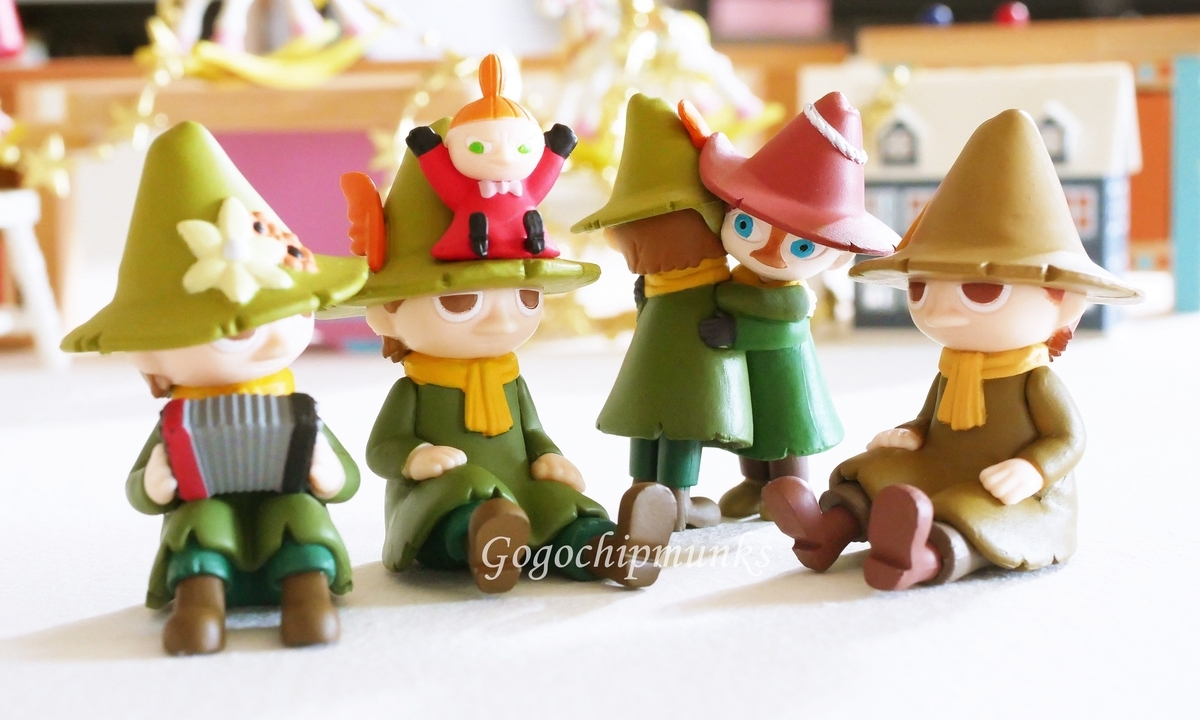 放浪気質で掴みどころがなく「自由そのもの」のような人物、スナフキンの父ヨクサル。
自由人スナフキンと、言いたいことは言う、直球の生き方をするミイ。距離感すらも、ふたりの遊び🌳

#ムーミン　#カプセルトイ　#MOOMINスナフキンいっぱいコレクション
kawaiimono.hatenablog.com/entry/moomin-s…