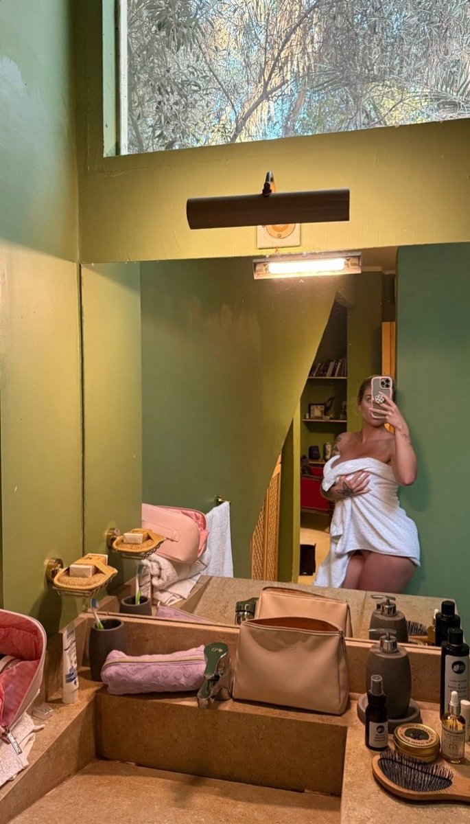 margot20325's tweet photo. Who's available for my sexy nude videos https://t.co/Xw6jI2A8ud