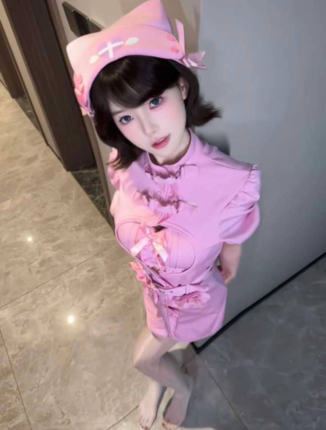 福利姬灵灵全球cos外围经济（全国独家资源）分享的黄推图片4 - 网红私拍内容