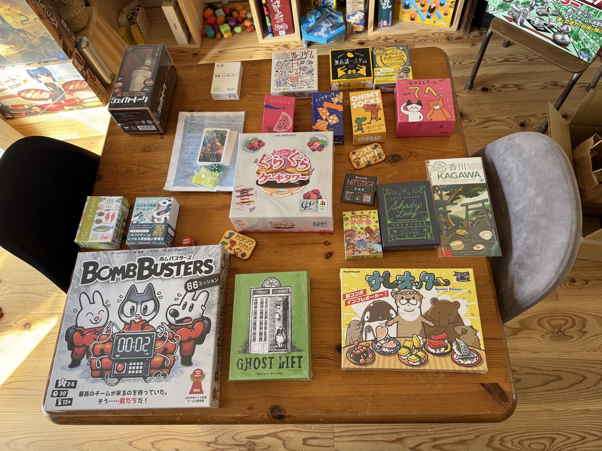 thinking_cafe's tweet image. ゲームマーケット2025秋で
購入してきた新作ゲームです✨

早速遊んでいただけて嬉しいです！

出来立てほやほやのゲームや、人気で買えないようなゲームまで入荷してますので、ぜひ遊びにきてくださいね〜🙌