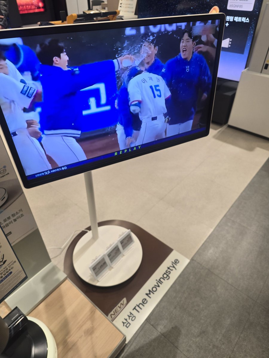 대구 야구의 도시가 맞음
가전 매장에 이재현 홈런모음이 나오고있음 ㅋㅋㅋㅋㅋㅋㅋㅋㅋㅋㅋㅋㅋ