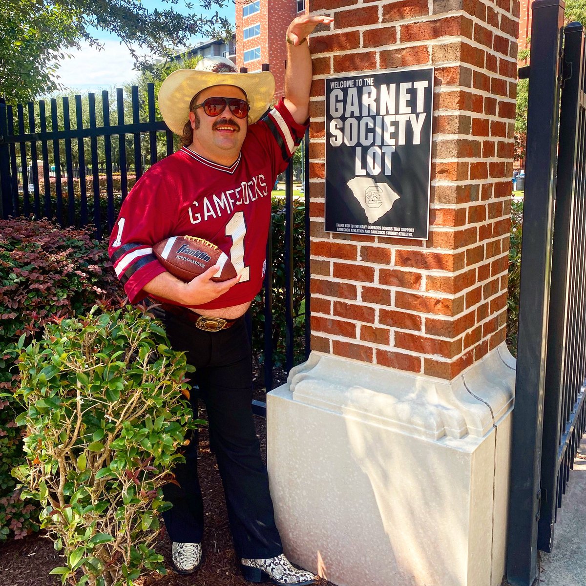 Image for the Tweet beginning: Go Cocks! Beat Clemson! 