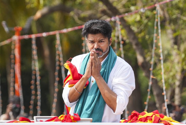 பரந்தூர் விவசாயிகள் வயிற்றில் அடிக்கும் <a href="/mkstalin/">M.K.Stalin - தமிழ்நாட்டை தலைகுனிய விடமாட்டேன்</a> ஆட்சி! 

நேற்றைய தினம் சென்னை மீனம்பாக்கம் விமான நிலைய அதிகாரிகளுடன் நடந்த ஆய்வுக் கூட்டத்திற்கு பிறகு விமான நிலைய ஆலோசனைக் குழுத் தலைவர் T R பாலு வெளியிட்ட கருத்தில்,

பரந்தூர் விமான நிலையம் அமைந்தால் சென்னையில் போக்குவரத்து