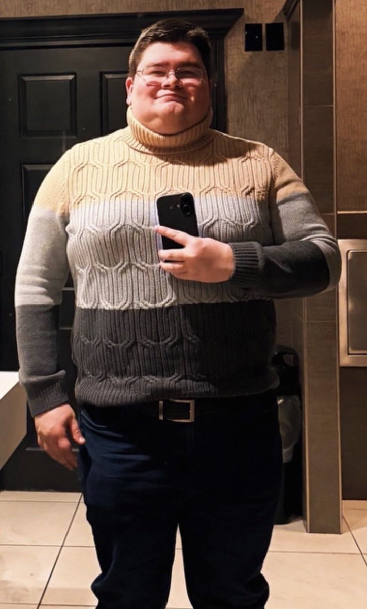 dawg1y's tweet photo. @AlexReimer1 #TurtleneckSzn https://t.co/PaHK0wQWdO