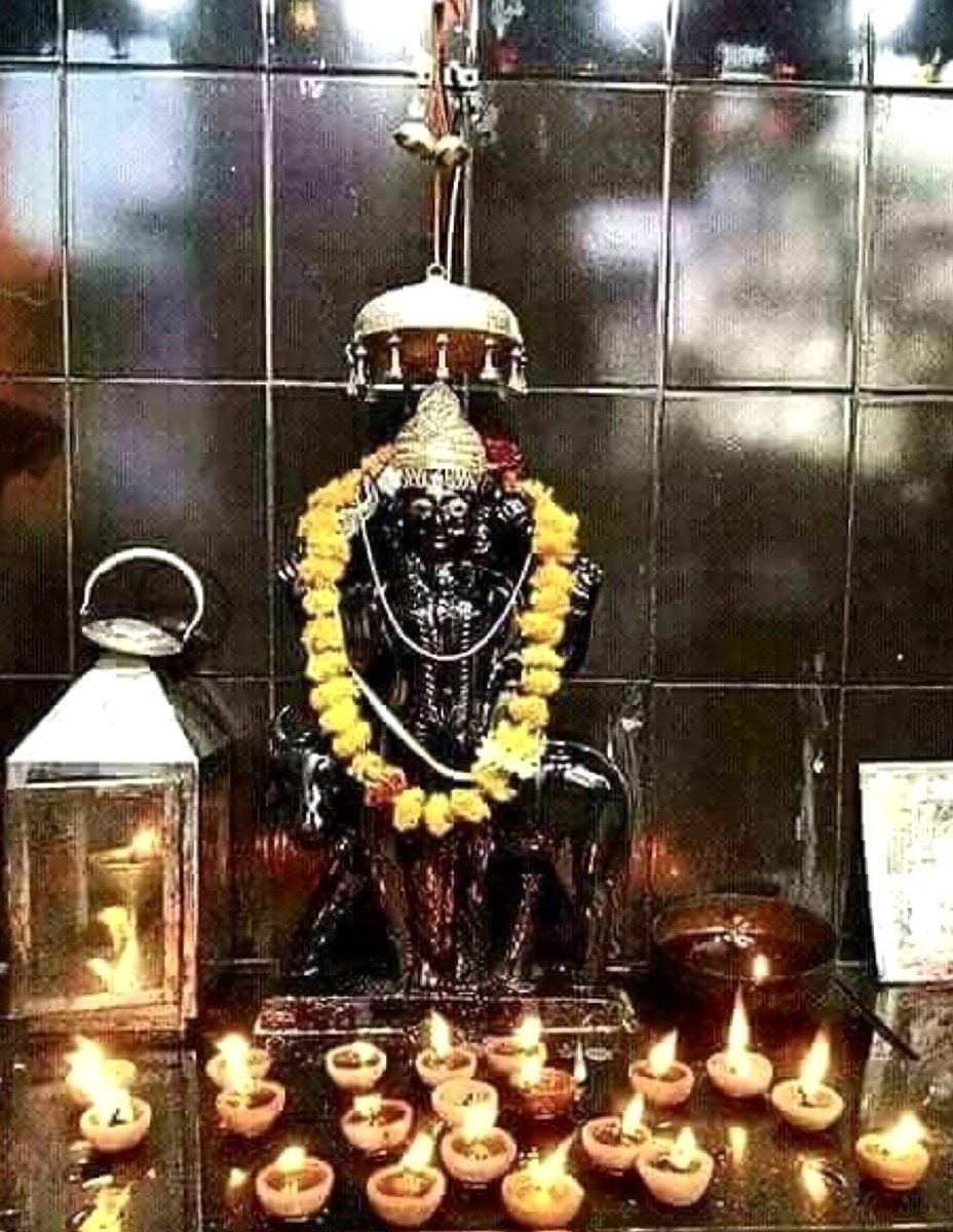 जयति जयति शनिदेव दयाला । 
करत सदा भक्तन प्रतिपाला ॥
ॐ शं शनैश्चराय नमः 🙏
शुभ दिन🌺