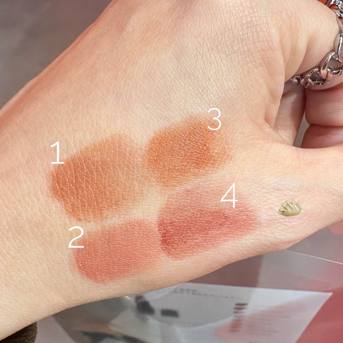 yakigyoza_cosme's tweet image. セルヴォークのPOPUP
寄ってきた🥟

買おうと思ってた新作リップの
実物見れてよかった◎

混んでるかと思いきやかなり空いてて
丁寧にタッチアップもしてもらえたし
無料なのにガチャ回して
ヴァティック アイズ現品お土産つき😳🧡

帰りに早速伊勢丹新宿店限定カラー
EX02買いましたぁ🥳